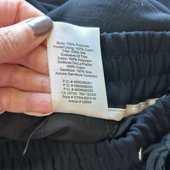 Aritzia Wilfred Buffon Crepe Jogger Pant Black Pockets Drawstring Trendy Sz M - Picture 11 of 14